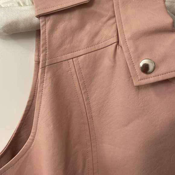 ELODIE FAUX LEATHER/ Vegan VEST/zipper/ Belt/pockets with zippers/ lined - Picture 15 of 15